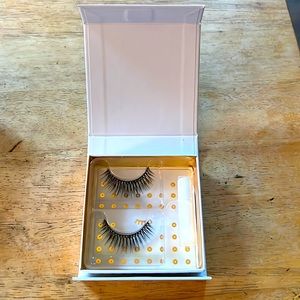 Battington Monroe Lashes. NIB.